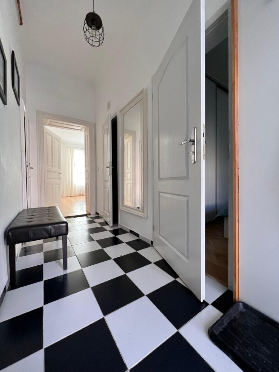 Stylish Flat In City Centre Bratislava Exterior photo