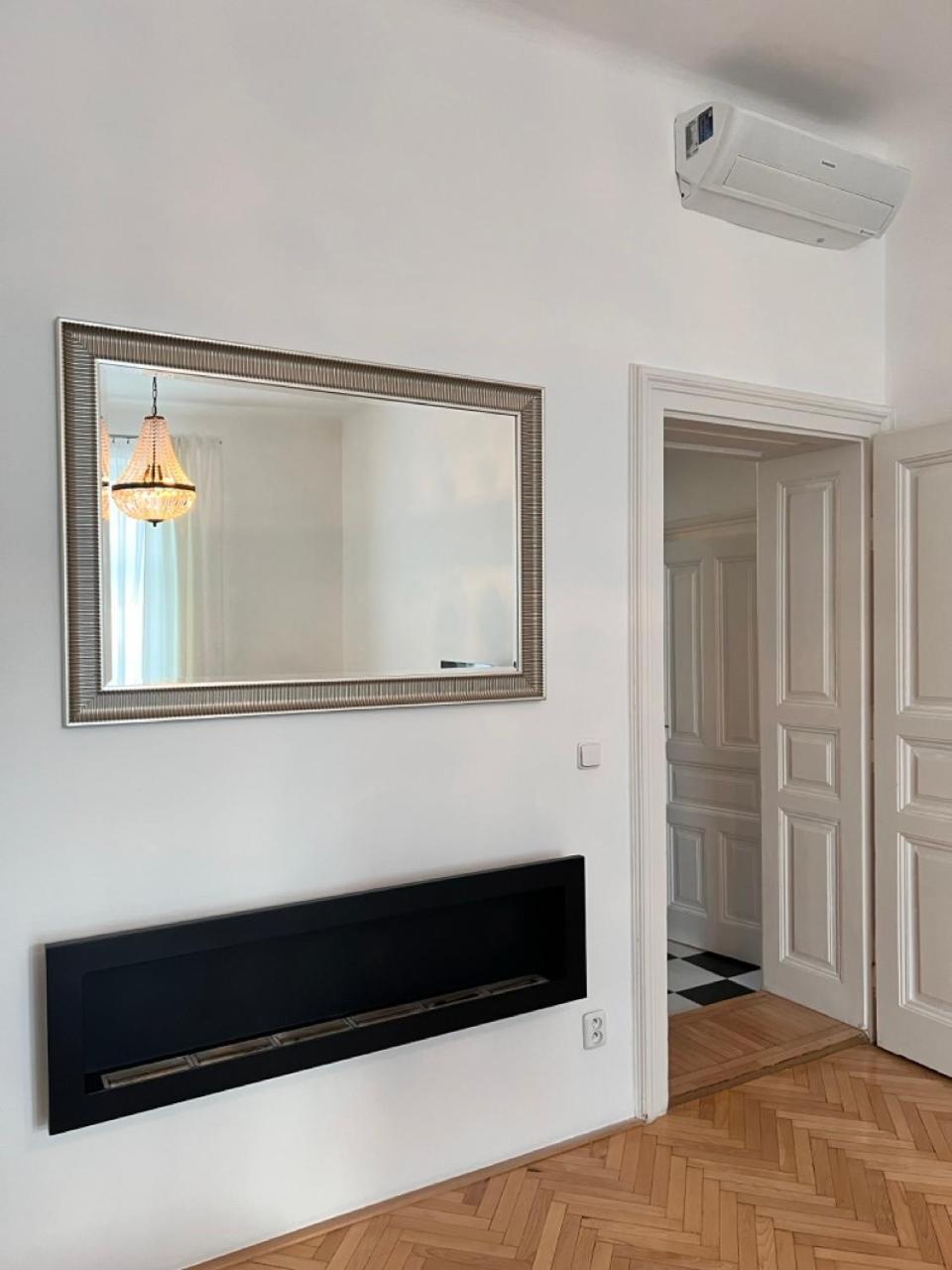 Stylish Flat In City Centre Bratislava Exterior photo